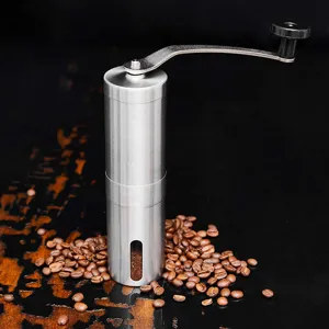 Macinacaffè manuale in acciaio inossidabile con manovella e contenitore visibile.