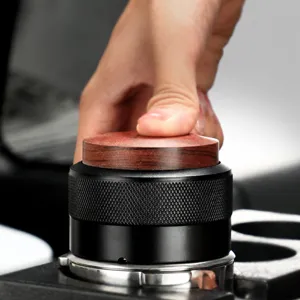 Pressino per caffè in acciaio inossidabile con ritorno lento per una distribuzione uniforme e stabile.