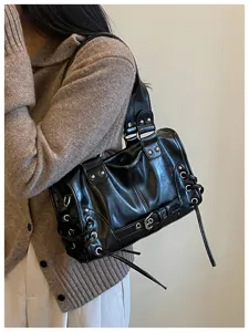 Schwarze Vintage Motorrad Boston Umhängetasche, Retro PU Leder Tasche mit Schnürung und Metall.
