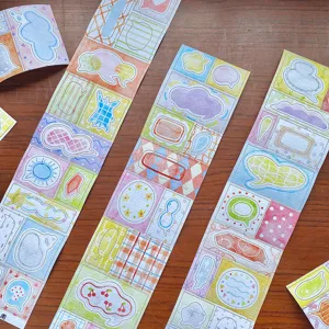 Decoratieve washi-tape met schattige tekstballon-ontwerpen voor journaling, scrapbooking en knutselen.