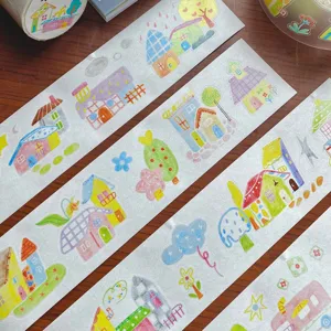 Decoratieve washi-tape met schattige kleurrijke handgetekende huisjes voor dagboek en knutselen.