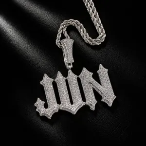 Hiphop stijl letter JJN hanger ketting met schitterende kubieke zirconiasteentjes.