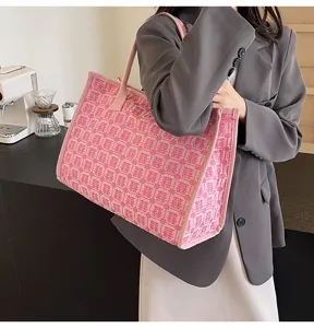 Detail view of the pink Chinese double happiness tote bag, large capacity daily shoulder bag.