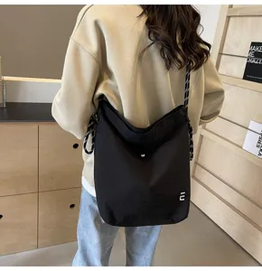 Casual nylon crosbody τσάντα γυναικεία, απλή μαύρη τσάντα ώμου για δουλειά και σχολείο.