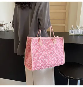 Pink double happiness wedding tote bag detail shot, large capacity bridesmaid gift shoulder bag.