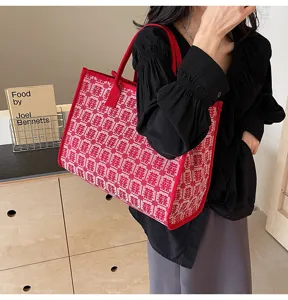 Red knit tote bag with Chinese Xi pattern, large capacity shoulder bag for wedding events.