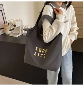 Große Kapazität Segeltuch Umhängetasche für Damen, stilvolle Buchstaben bestickte Tasche Alltag.