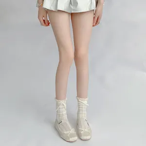 Sommer japanischer Stil Spitzen WadenSocken Detail, süßes Lolita Rüschen Design Ansicht.