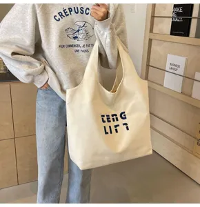 Große Canvas Umhängetasche für Damen, lässige Pendler Tasche mit blauen Buchstaben.