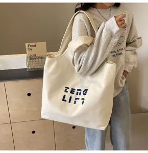 Große Canvas Tragetasche mit Buchstaben Stickerei, perfekte Umhängetasche für die Arbeit.