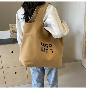 Lässige Canvas-Umhängetasche mit großem Fassungsvermögen, stilvoller Shopper für Alltag und Beruf.