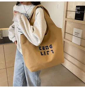 Große Canvas Umhängetasche für Damen, stilvolle Buchstaben bestickte lässige Alltagstasche.
