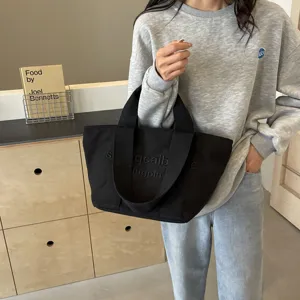 Grosse schwarze Canvas Tote Umhaengetasche fur Damen, stilvolle Handtasche mit Buchstaben.