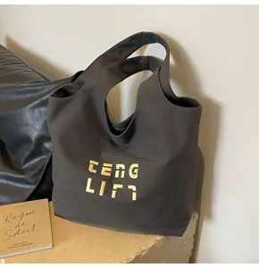 Dunkelgraue Segeltuch-Tasche mit Stickerei, große lässige Umhängetasche für den täglichen Gebrauch.