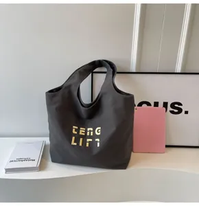 Minimalistische dunkelgraue Canvas-Tasche mit Goldstickerei, stilvolle Damen-Umhängetasche.