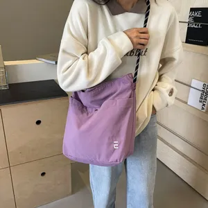 minimalistiki tsanta homou apo nailon gynaikeia casual commuter tsanta tote mathitria vivliou