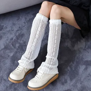 Jarretières de jambe en dentelle blanche pour protection solaire d'été, vue détaillée.