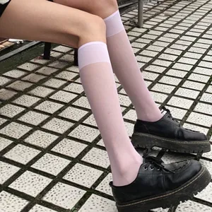 Witte sheer kniekousen voor vrouwen Japanse JK uniform sokken met zwarte schoenen