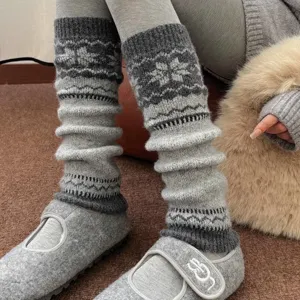 Grijze Fair Isle gebreide beenwarmers voor vrouwen, gezellige winter sokken voor laarzen.