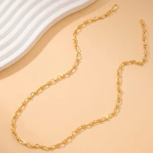 Collana con catena dorata da donna, catenina da clavicola minimalista, gioiello versatile.