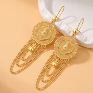 Orecchini pendenti lunghi traforati dorati vintage, stile bohémien con catene multiple donna.