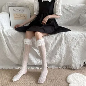 Calcetines altos de encaje blanco para mujer, estilo Lolita dulce con volantes finos.