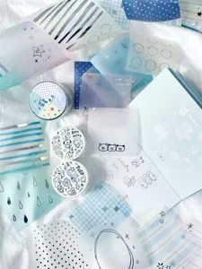 Ruban Washi et autocollants en papier sulfurisé avec dorure argentée, papeterie bleue.