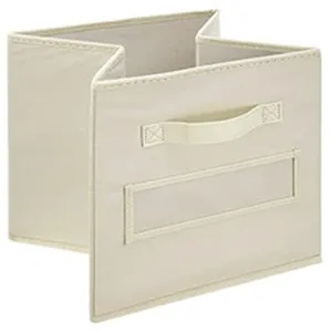 Primo piano dettagliato della scatola portaoggetti pieghevole in tessuto beige con maniglia.