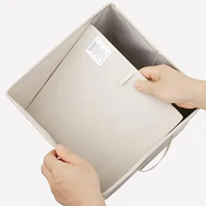 Scatola portaoggetti in tessuto beige pieghevole organizzatore per armadio con maniglie vestiti