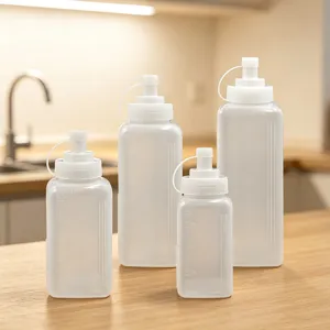 Bouteille souple en plastique transparent avec bouchon pointu et échelle pour sauces.