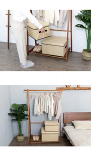 Detailansicht faltbarer Stoffaufbewahrungsboxen und Holzkleiderständer im gemütlichen Schlafzimmer.