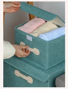 Scatola portaoggetti in tessuto con coperchio e maniglie, organizer per vestiti.