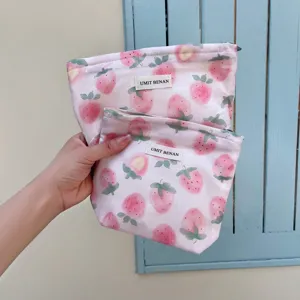 Deliziosa borsa per trucco con stampa fragola, borsetta cosmetica portatile con zip.