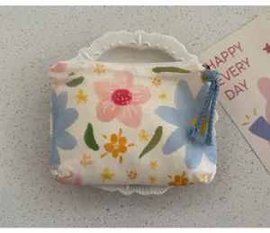 Cute floral canvas coin purse, mini zipper storage bag for daily essentials and cosmetics.