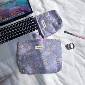 Set di pochette cosmetiche in jacquard floreale con dettaglio etichetta del marchio
