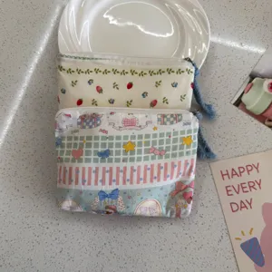 Cute cartoon coin purse for women, portable pouch for lipstick, cosmetics and travel bag.