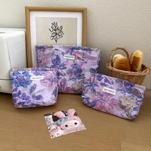 Set di borsette cosmetiche vintage in jacquard floreale, trousse per trucco viola con zip.