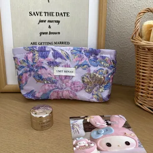 Borsa cosmetica jacquard floreale vintage viola chiaro pochette trucco con cerniera.