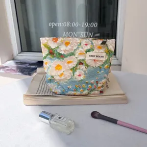Large capacity oil painting makeup bag stylish portable cosmetic pouch for travel storage