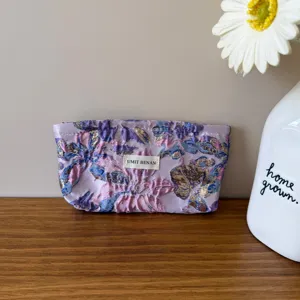 Borsa cosmetica jacquard floreale viola chiaro, pochette con cerniera in stile vintage.