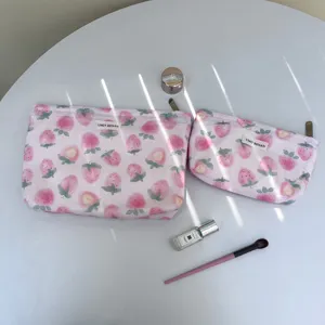 Set di borse cosmetiche con stampa fragola rosa carina, grande capacità per viaggi.