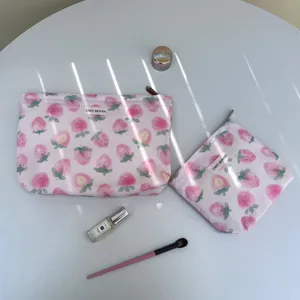 Set di borse cosmetiche con fragole, grande borsa per trucco portatile per organizzare i cosmetici.