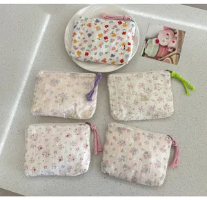 Cute floral zipper makeup pouch portable cosmetic bag small coin purse for daily use.