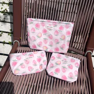 Borsa cosmetica rosa con stampa di fragole, grande trousse per trucco e prodotti di bellezza
