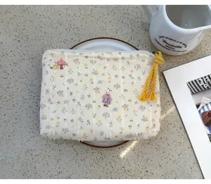 Floral cosmetic storage bag portable cute makeup pouch small canvas bag for daily travel