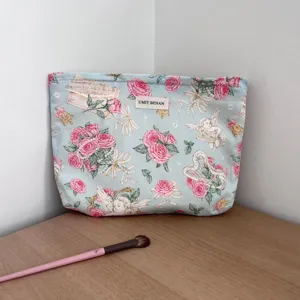 Vintage rose print cosmetic bag with brand label large capacity travel storage pouch makeup case