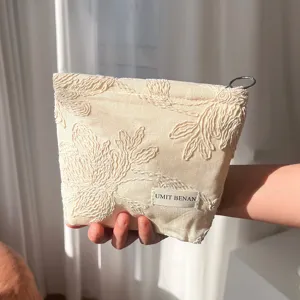 Floral embroidered canvas cosmetic bag portable zipper storage pouch for daily travel makeup.