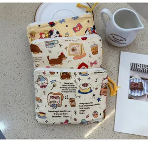 Grazioso astuccio in tela con stampa di cartoni animati, ideale per trucchi e piccoli oggetti.