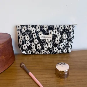 Black 3D floral makeup pouch large capacity portable travel toiletry storage bag detail