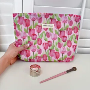 Floral printed cotton cosmetic bag with zipper, portable makeup pouch for daily travel use.